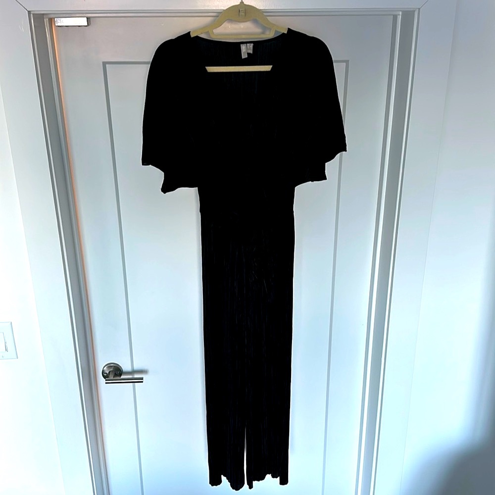ASOS Black Short sleeve Jumpsuit, Size 8, Pant is Cropped